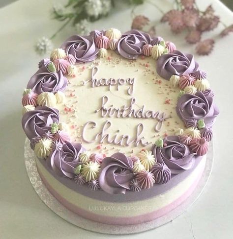 Simple Beautiful Cake Design, Cake Designs Birthday For Mother, Single Layer Round Cake Designs, Simple Cake For Mothers Birthday, Mother Days Cake, Cake Design For Girls Birthday, Cake Ideas Preppy, Cake Designs For Mother, Cake Ultah Simple