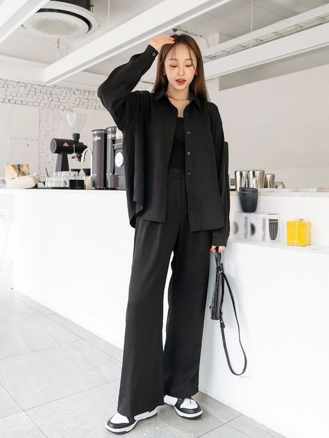 Black Outfit Korean, Black Trouser Outfit, Black Blouse Outfit, All Black Outfit Casual, Trousers Outfit Casual, Simple Black Outfits, Black Trousers Outfit, Outfit Nero, Loose Pants Outfit