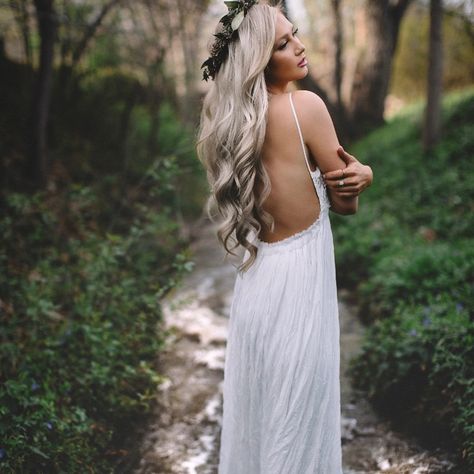 This Is A Very Soft And Comfortable White Lace Beach Style Dress. I Bought For My Wedding But Ended Up Not Wearing It! Bnwt Bought On Etsy! Beach Dress Photoshoot, Senior Photoshoot Poses, Wedding Dress Boho, Beach Wedding Dress Boho, Boho Beach Dress, Elopement Dress, Crochet Maxi Dress, White Maxi Dress, Crochet Maxi