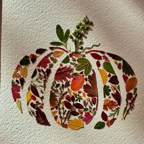 Pressed flower art Fall Pressed Flowers, Craft With Autumn Leaves, Pressed Fall Leaves, Fall Flower Crafts, Dried Leaf Crafts, Fall Handicrafts, Pressed Flower Pumpkin, Fall Leaf Collage, Autumn Leaves Diy