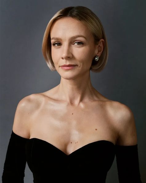 Carey Mulligan Hair, Oscars Gown, Leonard Bernstein, Chin Length Bob, Carey Mulligan, Old Hollywood Glamour, British Vogue, Short Bob, Medium Hair