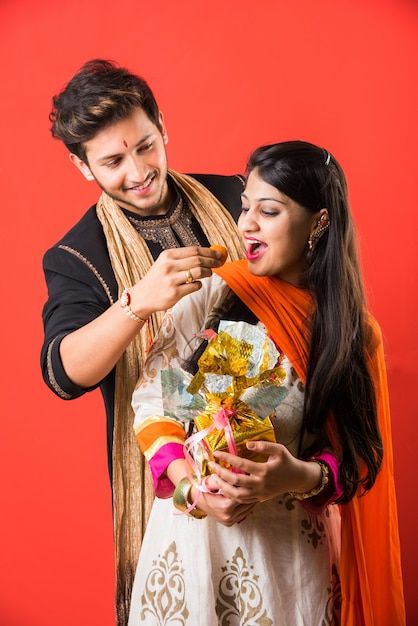 Raksha Bandhan Photography, Raksha Bandhan Songs, Raksha Bandhan Pics, Brother Sister Photos, Raksha Bandhan Photos, Happy Raksha Bandhan Wishes, Raksha Bandhan Images, Brother And Sister Relationship, Raksha Bandhan Wishes