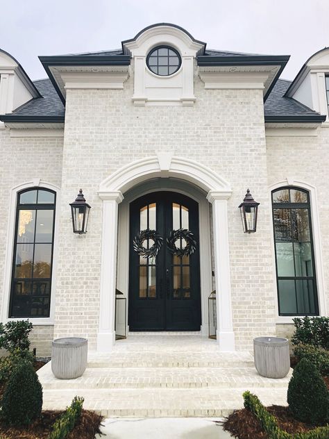 White Brick House, French Country Exterior, White Exterior Houses, Casa Loft, Light Brick, French Exterior, Brick Exterior House, Front Steps, Casa Exterior