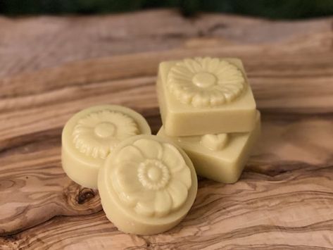 Calming Lotion Bars • The Crunchy Ginger Natural Chapstick, Diy Body Butter Recipes, Homemade Lotion Recipe, Face Cream Recipe, Lotion Bars Diy, Homemade Lotion Bars, Lotion Bars Recipe, Diy Soap Recipe, Magnesium Lotion