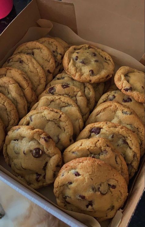 Baking At Home Aesthetic, Soft Cookies Aesthetic, Chocolate Chip Cookie Aesthetic, Cookie Baking Aesthetic, Chocolate Chip Cookies Aesthetic, Chips Aesthetic, Cookies Aesthetic, Food Babe, Cookies Chocolate