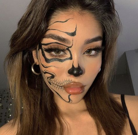 Hallowen Schminke, Maquillage Halloween Simple, Halloweenský Makeup, Holloween Makeup, Kostuum Halloween, Kostum Halloween, Drag Make-up, Cute Halloween Makeup, Hot Halloween Outfits