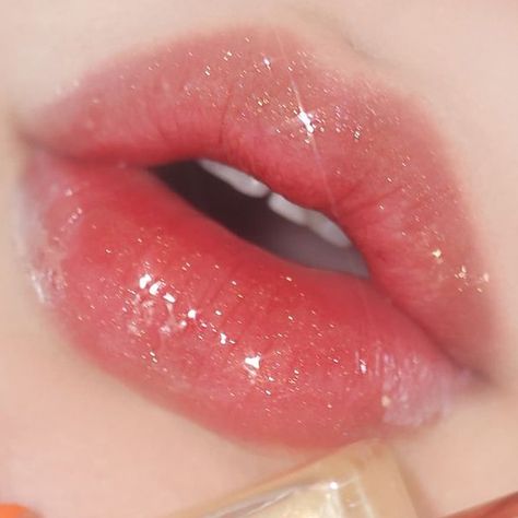 Jelly Lips Aesthetic, Lip Stain On Paper Aesthetic, Lips Aesthetic Pink, Pretty Lips Aesthetic, Pink Lip Aesthetic, Aesthetic Lipstick, Fairy Eyes, Lips Aesthetic, Shiny Makeup