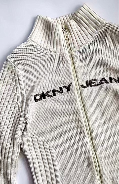 DKNY Jeans Ribbed Pull Over Dkny Aesthetic, Cool Jumpers, Jumper Outfit, Downtown Outfits, Y2k Sweater, Dkny Jeans, Autumn Dress, Mode Ootd, Warm Outfits