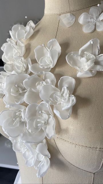 Flower Embellished Dress, Fabric Flowers On Dress, 3d Dress Design, Dresses Tutorial, Flowers On Dress, Jewel Flowers, 3d Flower Dress, Flower Dress Design, Fashion Model Sketch