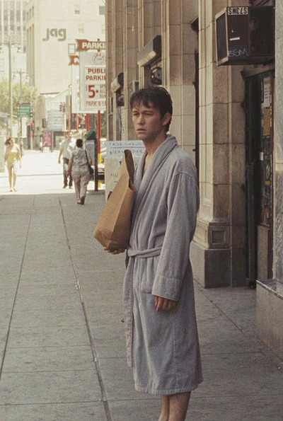 I love that he buys twinkies in his robe! haha Room Pic, Cinematic Art, Hate Summer, Joseph Gordon, 500 Days Of Summer, 500 Days, Joseph Gordon Levitt, I Love Cinema, Press Play