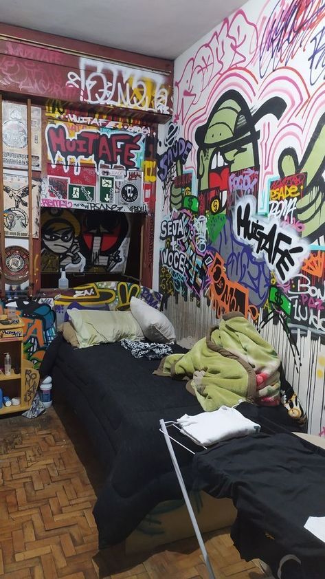 skater room Room Graffiti, Skater Room, Graffiti Bedroom, Punk Room, Graffiti Room, Desen Realist, Chill Room, Retro Room, Narita