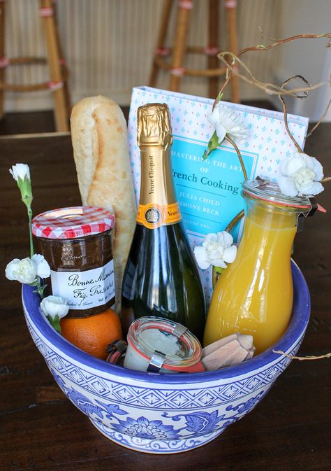 Dinner Party Hostess Gift, Edible Gift Baskets, Gift Images, Birthday Baskets, Party Hostess Gifts, Fig Preserves, Postpartum Gift, Hostess Gift Ideas, Homemade Gift Baskets