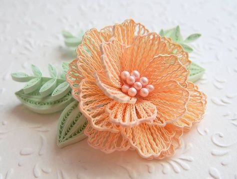 Modern Quilling, Quilling Patterns Tutorials, Quilling Flowers Tutorial, Flower Quilling, Quilling Images, Quilling Paper Art, Quilling Flower Designs, Arte Quilling, Quilled Flowers