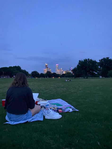 Downtown Austin Texas Aesthetic, Ut Austin Aesthetic, Sophia Vibes, Austin Core, Painting At The Park, Austin Vibes, Austin Texas Aesthetic, Austin Aesthetic, Zilker Park Austin