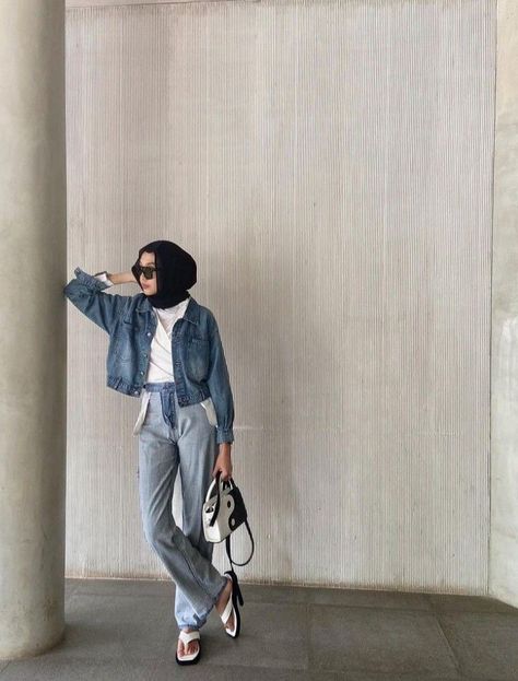 Tunik Modern, Korean Style Outfit, Hijab Syar'i, Ootd Hijab Style, Outfit Hijab Casual, Hijab Simple, Outfits Hijab, Casual Ootd, Girls Dress Outfits