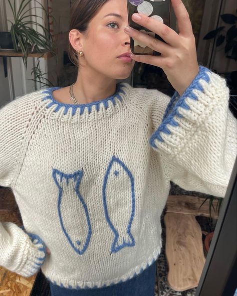 Cute Aesthetic Sweaters, Hand Knit Jumper, Fish Sweater Knitting Pattern, Fish Knit Sweater, Crochet Fish Sweater, Knit Sweater Ideas, Knit Projects For Beginners, Interesting Sweaters, Embroidery On Knitted Items