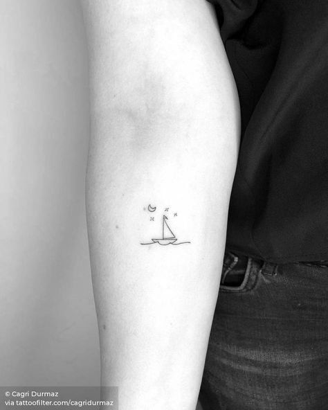 Sailboat tattoo on the inner forearm. Wrist Doodles, Little Boat Tattoo, Sailing Tattoo, Minimal Inspiration, Tattoo Easy, Sailboat Tattoo, Boat Tattoo, Inner Forearm, Ship Tattoo