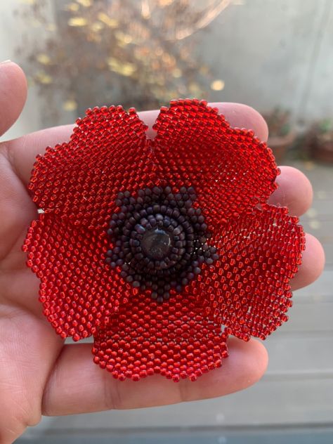 Beaded red poppy pin. Tutorial from Etsy but I only used the petals - everything else is mine. Beaded Poppy Pattern, Beaded Poppy, Pin Tutorial, Brooch Tutorial, Knitting Creations, Poppy Pins, Simple Beaded Necklaces, Poppy Brooches, Beaded Flowers Patterns