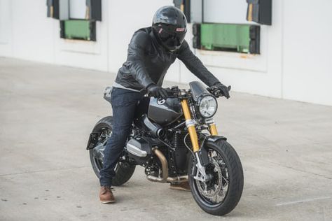 Real world custom: Tweaking the R nineT with Analog Motorcycles. Cafe Racer Style Fashion, Bmw Rninet, Nine T Bmw, Cb750 Cafe Racer, Bmw R Nine T, R Nine T, Modern Bike, Motos Bmw, Bike Bmw