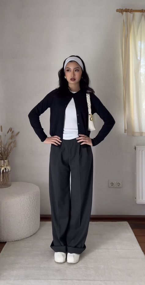 Classy Ootd Casual, Outfit Ideas Corporate, Sweater Vest Top Outfit, Office Semi Casual Outfit, Formal Outfits For Cold Weather, Everyday Outfits University, Jakarta Outfit Ideas, Plaid Pants Outfit Women Work, Modest Sophisticated Outfits