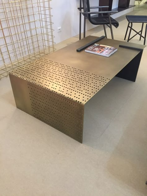 تصميم الطاولة, Metal Furniture Design, Unique Coffee Table, Diy Furniture Renovation, French Furniture, Steel Furniture, Coffee Table Design, Metal Furniture, Art Furniture