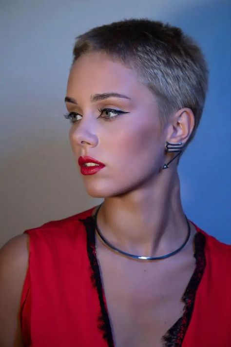 Explore 2024 Pixie Haircut Trends: Grey, Blonde, Curly, & Grunge Styles for Women Hair Design Ideas, Undercut Hair Designs, Buzz Cut Women, Undercut Hair, Hair Everyday, Grey Blonde, Grey Aesthetic, Pixie Cut With Bangs, Really Short Hair