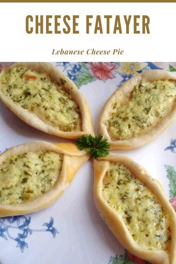 Lebanese Cheese Pie, Feta Cheese Pie, Cheese Fatayer Recipe, Lebanese Appetizers, Cheese Fatayer, Arabian Dishes, Fatayer Recipe, Iftar Recipe, Cheese Pie Recipe