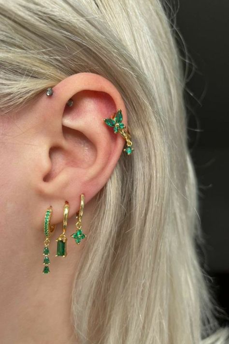 Green Ear Piercing Ideas, Ear Piercings Helix And Upper Lobe, Earrings Sets For Multiple Piercings, 3 Lobe Piercings And 1 Cartilage, Cute Helix Piercing Ideas, 4 Lobe Piercings, 3 Lobe Piercings Ideas, 2 Lobe Piercings, Upper Helix Piercing