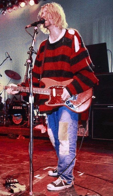 Kurt Cobain Outfit, Nirvana Outfit, Gitar Vintage, Kurt Cobain Style, Kurt Cobain Photos, Billy B, Nirvana Kurt Cobain, Nirvana Kurt, Estilo Grunge