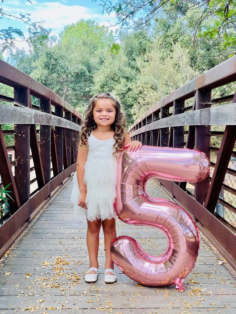 Sixth Birthday Photoshoot Ideas, 7 Year Photo Shoot, 5 Year Birthday Party Ideas Outdoor, 5 Year Picture Ideas, Diy 3rd Birthday Photo Shoot, 4 Year Photoshoot, 6 Year Photoshoot, Birthday Photoshoot 5 Year, Five Year Old Photo Shoot Ideas