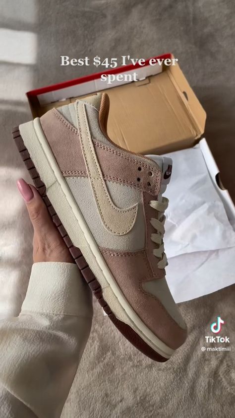 Dhgate Nike Shoes, Dh Gate Shoes, Dhgate Finds Shoes, Business Casual With Dunks, Dh Gate Finds, Girly College Outfits, Nike Dunk Aesthetic, Dhgate Shoes, Minimalist Flash