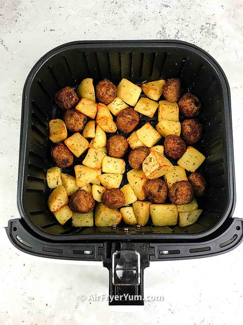 Meatballs and Potatoes in the Air fryer - Air Fryer Yum Meatballs And Potatoes, Favorite Dinner Recipes, Potatoes In The Air Fryer, Juicy Meatballs, Fried Meatballs, Turkey Meatball Recipe, How To Make Meatballs, Favorite Dinner, Cubed Potatoes