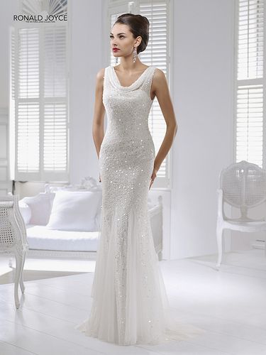 Elegante Jumpsuits, Baju Kahwin, White Wedding Dress, فستان سهرة, Gowns Of Elegance, Gorgeous Gowns, Beautiful Gowns, Fancy Dresses, Stunning Dresses