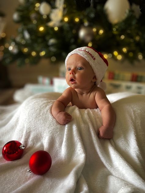 Infant Christmas Photos, Christmas Photos Toddler, Christmas Pictures Baby, Toddler Christmas Pictures, Portable Playpen, Eco Friendly Home, Baby Christmas, Toddler Christmas, Christmas 2024