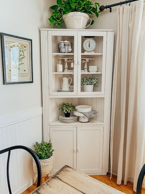 Corner Cabinet For Dining Room, Corner Cabinet Decor, Corner Hutch Dining Room, Corner Cabinet Dining Room, Dining Room Corner, Dining Room Simple, Farmhouse Style Dining Room, Corner Hutch, Dining Room Cabinet