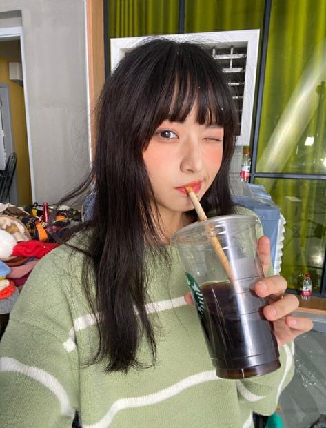 Korean Photo, Uzzlang Girl, Cute Selfies Poses, Boba Tea, Pose Reference Photo, Art Poses, Reference Photos, Portrait Girl, French Press