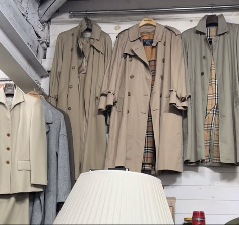 Burberry Trench Aesthetic, Burberry Astethic, Burberry Coat Aesthetic, Beige Trench Coat Aesthetic, Burberry Trench Coat Aesthetic, Vintage Burberry Aesthetic, Trenchcoat Aesthetic, City Spies, Han Outfits