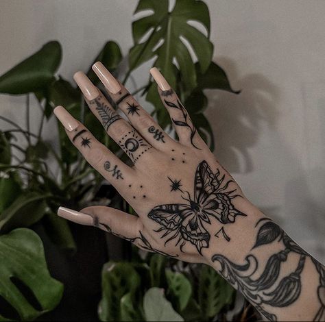 Tattoo Main, Butterfly Hand Tattoo, Tato Minimal, Hand And Finger Tattoos, Pretty Hand Tattoos, Hand Tats, Hand Tattoos For Women, Dope Tattoos For Women, Tatuaje A Color