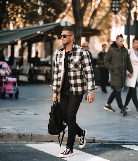 black and white check shirt Fashion Community 🇺🇸|🇷🇺|🇧🇾 ⓓⓒⓞ on Instagram: “• Thank you for your picture📸 : @sandro • Tag us : @dailycasualoutfit • All the photos belong to their owners✔📍 • Follow our notifications🔔…” Black Flannel Outfit Men, Plaid Outfit Men, Flannel Jacket Outfit, Black And White Flannel Outfit, White Flannel Outfit, Shirt Jacket Outfit, Checked Shirt Outfit, Plaid Jacket Outfit, Flannel Outfits Men