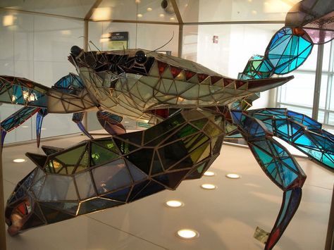 Bwi Airport, Tiffany Vitray, Painted Glass Art, Tiffany Stained Glass, Stained Glass Ornaments, Tiffany Glass, Glass Sculptures, Blue Crab, Baltimore Maryland