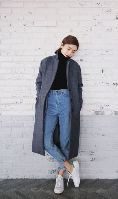 Casual Asian Fashion, Korean Fashion Minimal, Mama Jeans, Trendy Winter Fashion, Looks Jeans, 일본 패션, Gray Coat, Classy Winter Outfits, Vintage Mom