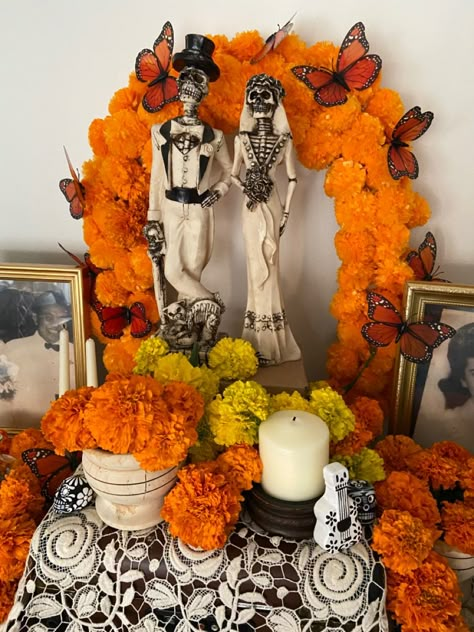 Dia De Muertos Altar Ideas, Diy Day Of The Dead, Day Of The Dead Altar, Cemetary Decorations, Dia De Los Muertos Decorations Ideas, All Souls Day, Mexican Home Decor, Mexican Decor, Anime Dragon Ball Goku