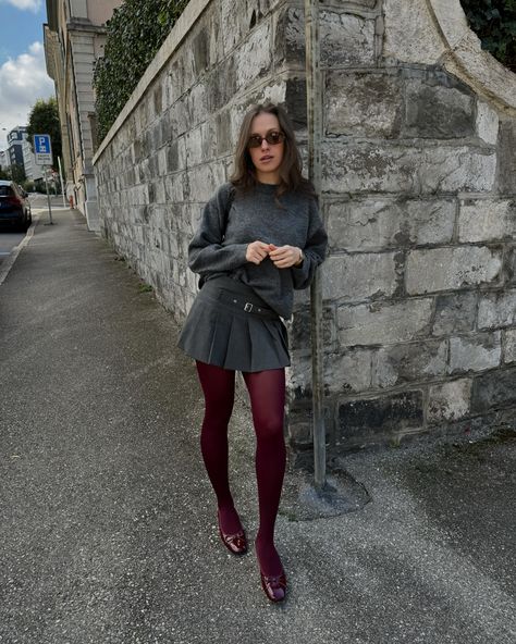 Taking inspiration from the latest autumn trends with this chic look: pleated skirt, cozy sweater, and bold burgundy tights. Follow @ivilina_ivi for more seasonal outfit ideas and fall fashion inspo. #outfitautomne #lookdautomne #outfitinspiration #styleinspiration #frenchgirlstyle #fallfashion #autumnstyle #outfitautomne2024 Pleated Skirt With Tights, Mini Skirt Autumn Outfit, Burgundy Tights Outfit, Burgundy Skirt Outfit, Burgundy Tights, Outfit Autumn, Autumn Trends, French Girl Style, Tights Outfit