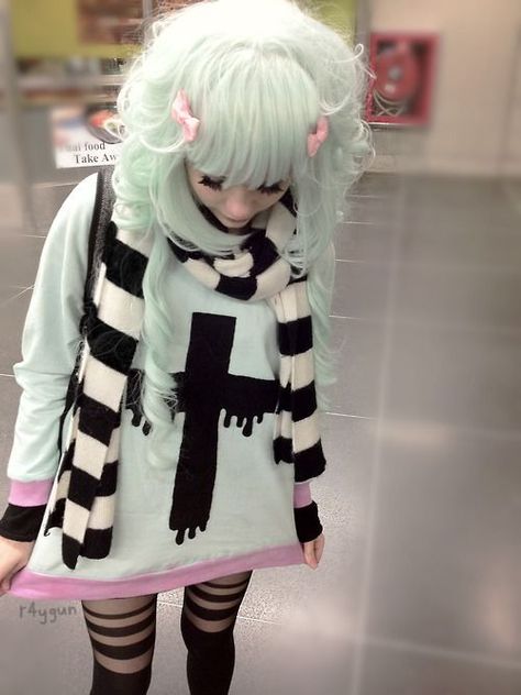 hm..is this fairy kei? looks super awesome!!! looks like creepy kei :D? | Kawaii Lookbook | Pinterest Pastel Goth Aesthetic, Grunge Summer, Bubble Goth, Pastel Punk, Pastel Goth Outfits, Estilo Harajuku, Kawaii Pastel Goth, Mode Kawaii, Japan Kawaii