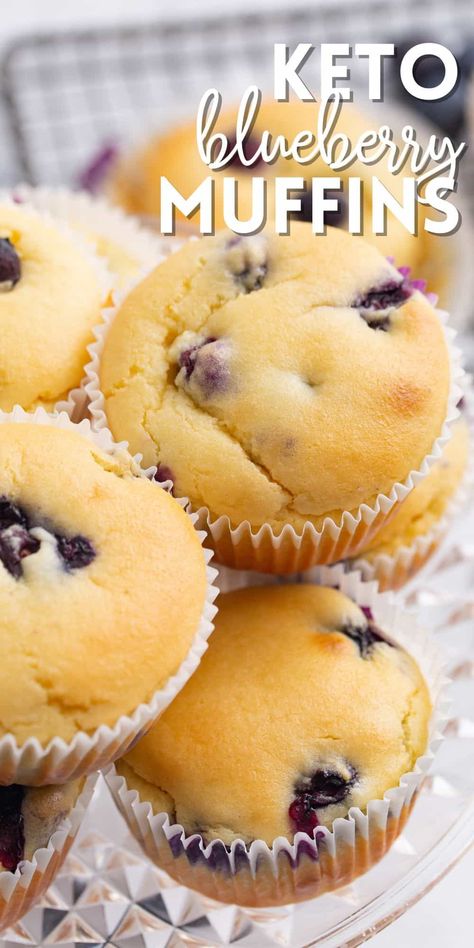 What makes this keto blueberry muffin recipe so special? I think it's the inclusion of Greek yogurt. It helps create a rich, thick batter that bakes up into gloriously tender muffins. It also gives them an extra boost of protein. Blueberry Muffins From Scratch, Recipe With Almond Flour, Almond Flour Blueberry Muffins, Paleo Blueberry Muffins, Resep Muffin, Keto Blueberry Muffins, Dolce Poche Calorie, Keto Blueberry, Desayuno Keto