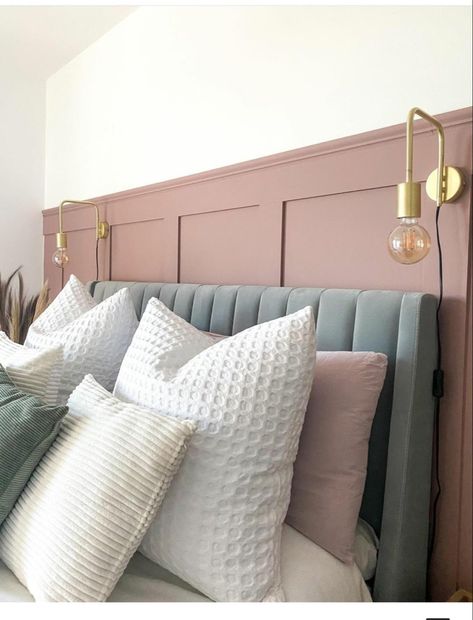 Colourful Panelled Bedroom, Bedroom With Cladding Wall, Headboard Colour Ideas, Bedroom Makeup Corner, Bedroom Panneling Ideas Pink, Dark Pink Panelling, Loft Room Panelling, Bedroom Panneling Ideas Beige, Blush Pink Panelling Bedroom