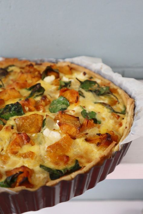 Pumpkin Quiche, Pumpkin Feta, Savoury Pastry, Spinach Tart, Vegetable Bake Recipes, Savoury Tarts, Spinach Quiche Recipes, Pumpkin Tarts, Quiche Recipes Easy