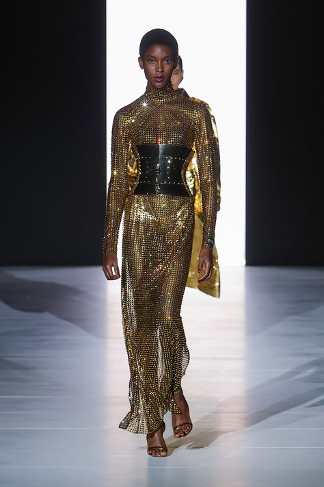 Dolce&Gabbana Looks - Women's FW 23/24 Fashion Show Space Fashion, Winter 23, Couture Designers, Futuristic Fashion, Mood Board Fashion, Authentic Self, Runway Collection, Fast Fashion, Couture Fashion