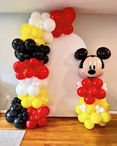 ❤️🖤💛🤍 ⠀ DM @dfabs.decor for your next event✨⠀ ⠀⠀ • Chiara backdrop w/ an 11ft balloon garland ⠀ ⠀ #balloons #party #balloondecor #birthdayballoons #balloongarland #balloonartist #balloondecoration #eventdesign #birthdayballoons #balloonstylist #partydecor #events #partyplanner #balloonsri#partydecorations #eventdecor #mickeymouse #mickeymousebirthday Oh Twodles Birthday Balloon Arch, Oh Twodles Birthday Ideas, Oh Twodles Balloon Arch, Mickey Mouse Clubhouse Dessert Table, Mickey Mouse Birthday Balloon Arch, Mickey Mouse Birthday Decorations Ideas, Mickey Mouse Birthday Party Ideas 1st Decoration, Oh Twodles Boy Birthday, Mickey Mouse Birthday Balloons