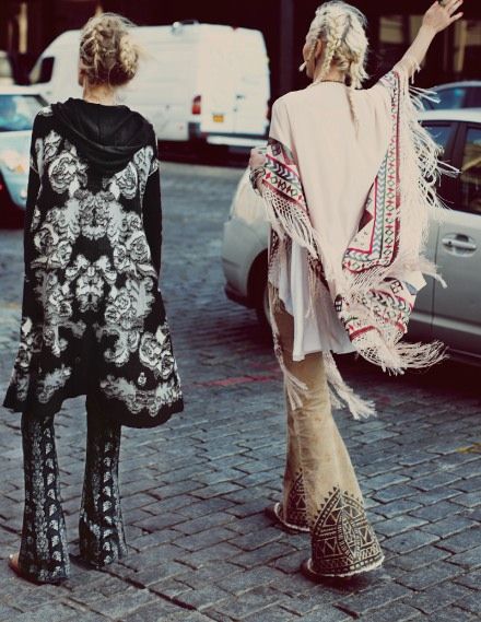 I think I might actually have something very close to that outfit on the right... Moda Z Lat 70., Bohemian Schick, 70s Mode, Estilo Hippie Chic, Hippie Mode, Hipster Girl, Jeans Trend, Boho Chique, Boho Mode